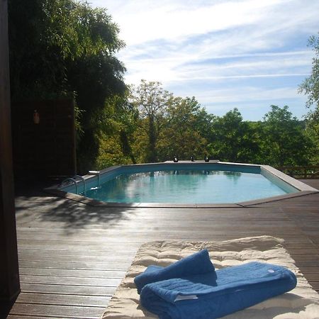 Au Son De L Angelus Bed & Breakfast Moncrabeau Екстериор снимка