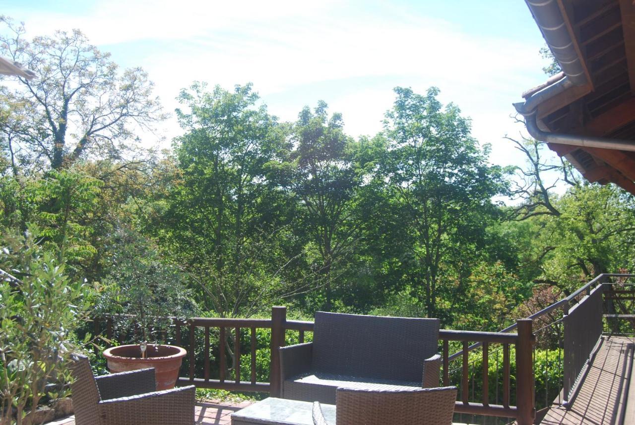 Au Son De L Angelus Bed & Breakfast Moncrabeau Екстериор снимка