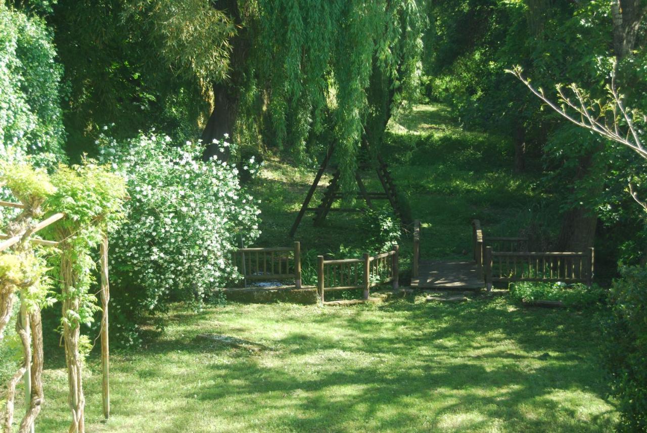 Au Son De L Angelus Bed & Breakfast Moncrabeau Екстериор снимка